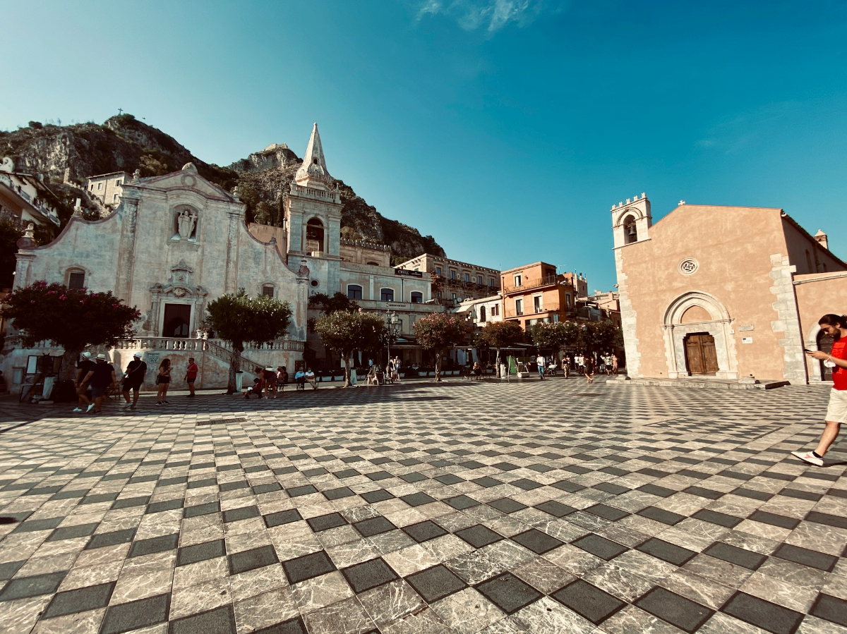 Chiesa di San Giuseppe in Piazza IX Aprile a Taormina Chiesa di San Giuseppe in Piazza IX Aprile a Taormina